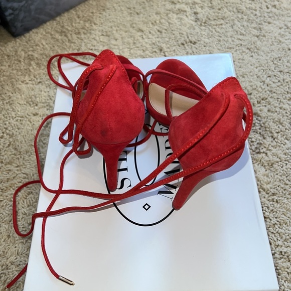 Red strap suede heels!! Size 8 - Picture 3 of 4